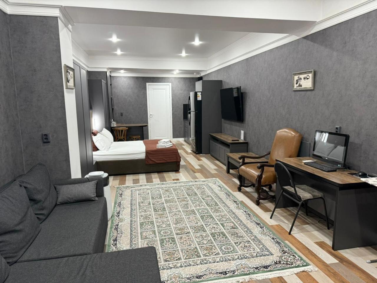 Turan Semey Grand Hotel Екстер'єр фото